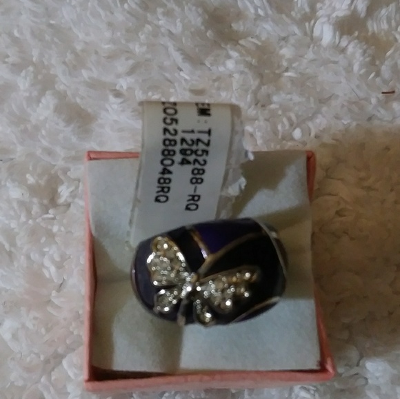 Gorgeous Gold Tone Purple Enamel Ring - Picture 3 of 7